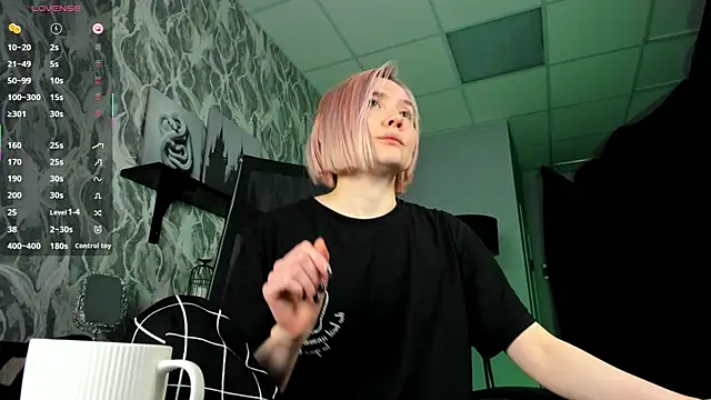 ReiYosimoto online show from 11-23-25, 02:39