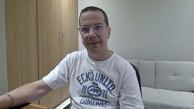 BrettJ81 online show from 04-22-26, 03:02