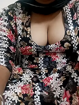 Snapshot of 09punjabi chatting on 10-18-25, 03:53 09punjabi online show from 10-18-25, 03:53