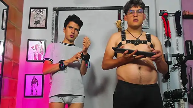 Snapshot of dom2travelersss chatting on 02-20-25, 04:57 dom2travelersss online show from 02-20-25, 04:57