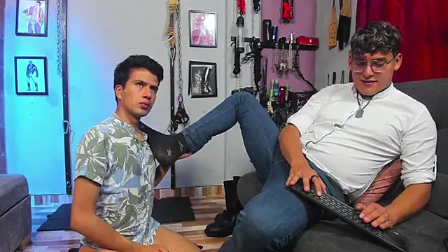 Snapshot of dom2travelersss chatting on 02-21-25, 02:38 dom2travelersss online show from 02-21-25, 02:38