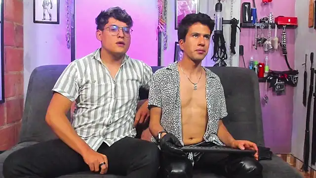 Snapshot of dom2travelersss chatting on 02-27-25, 04:43 dom2travelersss online show from 02-27-25, 04:43