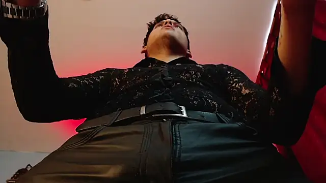 Snapshot of dom2travelersss chatting on 09-19-25, 03:56 dom2travelersss online show from 09-19-25, 03:56