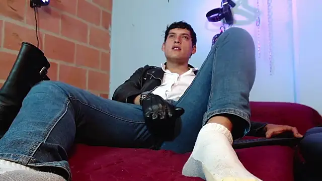 Snapshot of dom2travelersss chatting on 10-14-25, 09:15 dom2travelersss online show from 10-14-25, 09:15