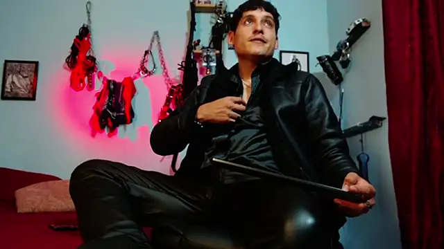 dom2travelersss online show from 04-16-26, 07:47