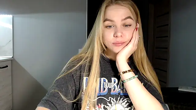 Snapshot of Sunbeam_ chatting on 12-09-24, 11:03 Sunbeam online show from 12-09-24, 11:03