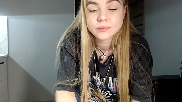 Snapshot of Sunbeam_ chatting on 01-27-25, 10:27 Sunbeam online show from 01-27-25, 10:27