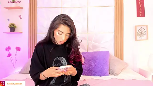 Snapshot of natalie_jaensen chatting on 04-22-26, 11:17 natalie jaensen online show from 04-22-26, 11:17