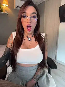 DaniDusan  online show from 06-18-26, 09:08