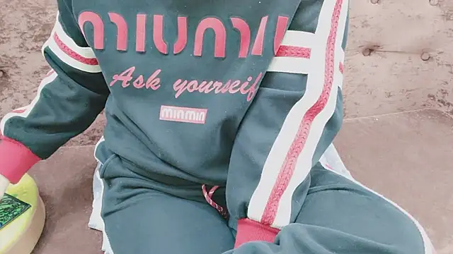 Sophie Secret online show from 11-26-25, 10:33