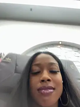 Snapshot of mismialove chatting on 06-03-26, 08:03 mismialove online show from 06-03-26, 08:03