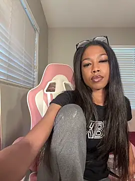Snapshot of mismialove chatting on 06-04-26, 01:17 mismialove online show from 06-04-26, 01:17