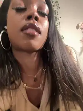 Snapshot of mismialove chatting on 06-26-26, 05:23 mismialove online show from 06-26-26, 05:23