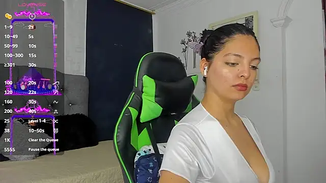 Snapshot of susan_smith18 chatting on 10-06-25, 12:57 susan smith18 online show from 10-06-25, 12:57