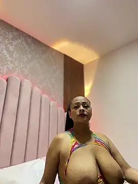 Snapshot of sofia_xxx02 chatting on 06-03-26, 12:02 sofia xxx02 online show from 06-03-26, 12:02