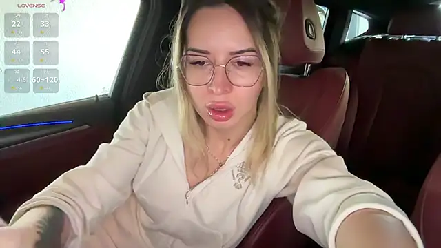 Livia777 online show from 04-27-26, 06:11